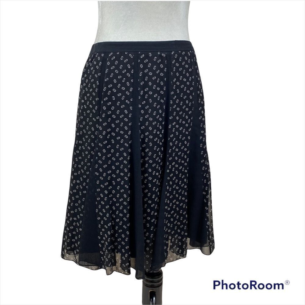 Ann Taylor Black and Ivory‎ Silk Pleated Skater Style Skirt a size 6